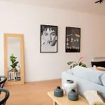 Petit Luxe L'atic アパート テラサ